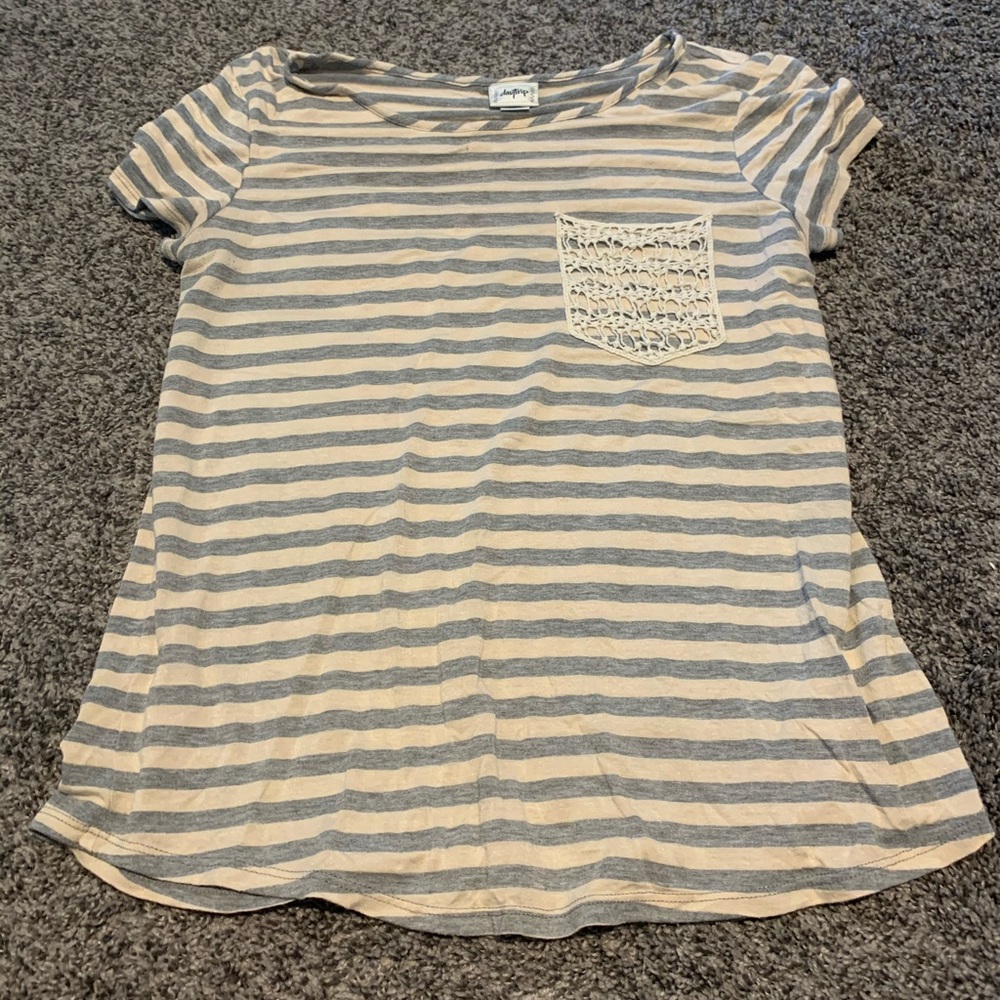 Short sleeve top